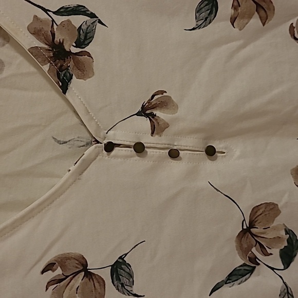 3/$27 Bleu gray floral tee - Picture 3 of 5